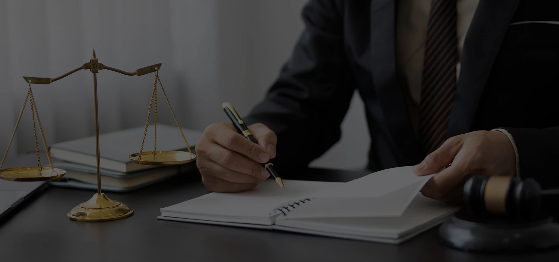 법적 대응에도 골든 타임이 있습니다. 지금의 판단이 결과를 바꿀 수 있습니다. 법무법인 KB만의 풍부한 사건 경험을 바탕으로 최적의 승소 전략을 수립하고 사건을 해결합니다.